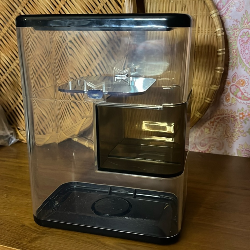 😄Hard plastic coin bank spend or save